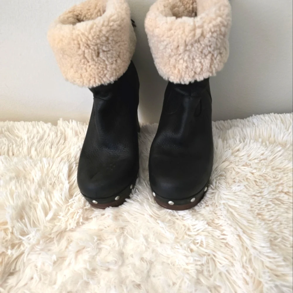 S.  O.  L.  D.    UGG Black Leather Sheepskin Lined Wood Heel Boots size 8 - Picture 7 of 14